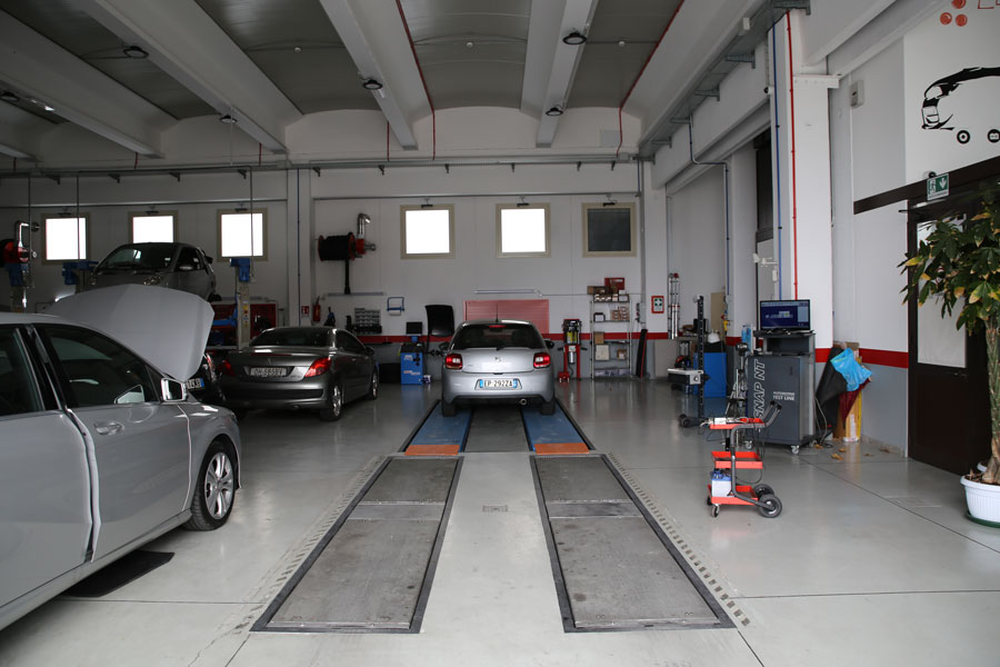 Revisioni Auto Catania - Interni officina